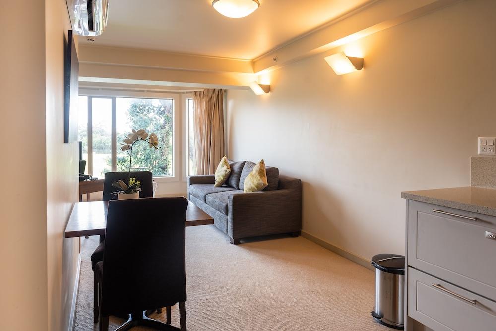 Vr Takapuna Auckland Extérieur photo A typical apartment at the University of Canterbury